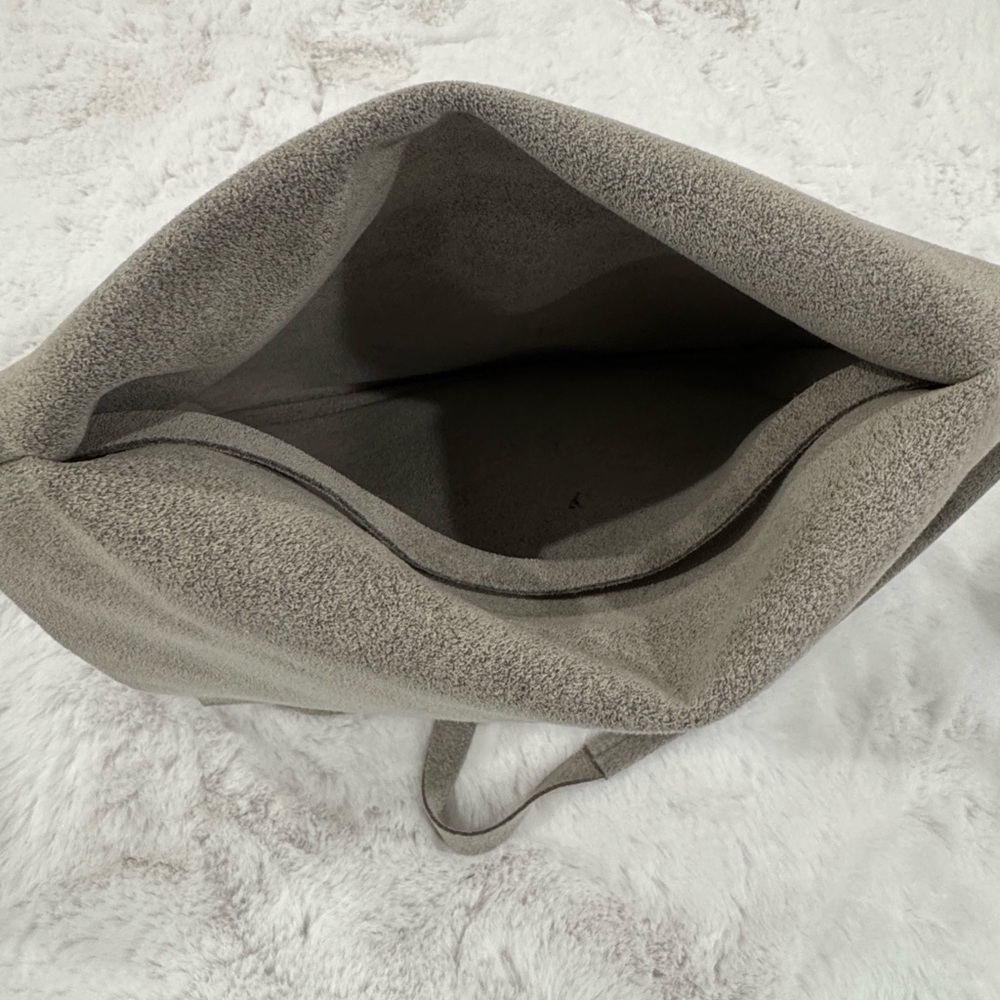 KWONN bag. Minimalist Gray Crossbody Shoulder Bag - Picture 9 of 9